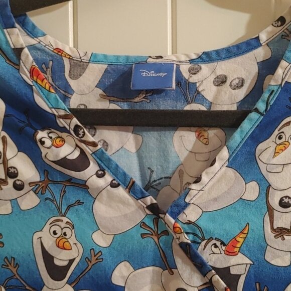 Disney Frozen Olaf nursing scrubs top shirt short sleeve blue white X large - Picture 4 of 6